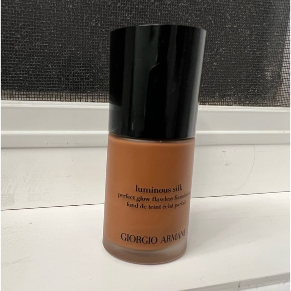Luminous Silk- Giorgio Armani Flawless Foundation - Picture 4 of 5